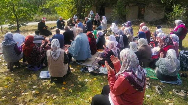 srebrenica-sjecanje-na-19-poginulih-civila-tokom-granatiranja-skole-nadomak-skejica60264